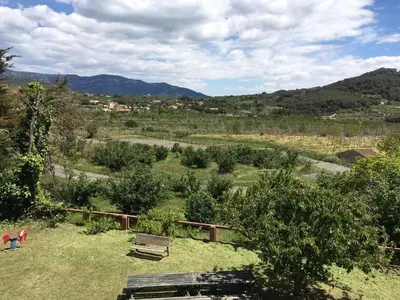 Paisaje cerca of this country house