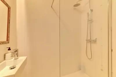 Un baño de Castillo 31 by Clabao