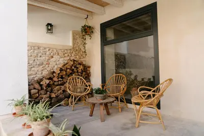 Un patio o zona al aire libre en Wine Country stay at Ca Escoda between Montsant and Priorat on the Ebro Riverside