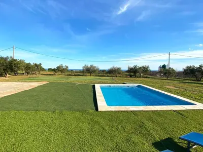 Piscina en o cerca de Rustic botarell