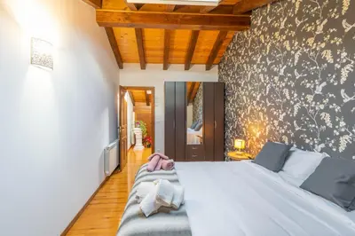 Cama o camas de una habitación en Gran casa de campo con piscina a 15 km de Pamplona