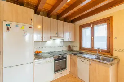 Una cocina o zona de cocina en Gran casa de campo con piscina a 15 km de Pamplona