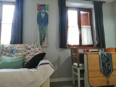 Zona de estar de Estudio rústico y funcional perfecto para parejas - Cuc 4