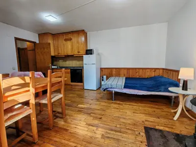 Una cocina o zona de cocina en Planta baja y piscina - Todo lo que necesitas