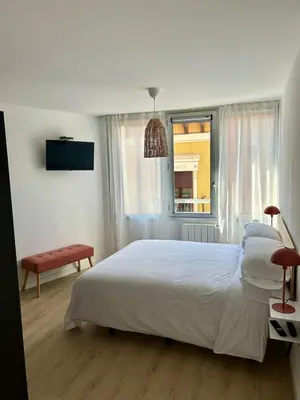 Cama o camas de una habitación en BERENGUER HUESCA con parking