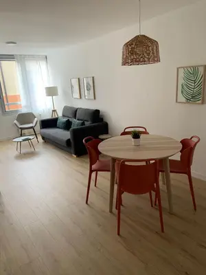 Zona de estar de BERENGUER HUESCA con parking