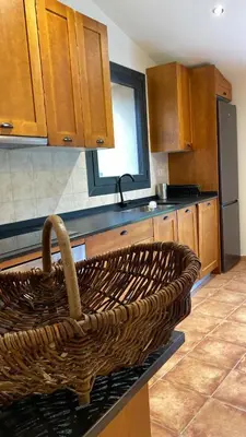 Una cocina o zona de cocina en La falsa de Palacio