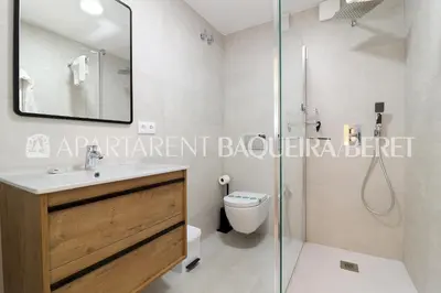 Un baño de Apartarent 1500 - Apartamento Montlude