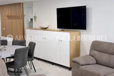 Una televisión o centro de entretenimiento en Apartarent 1500 - Apartamento Montlude