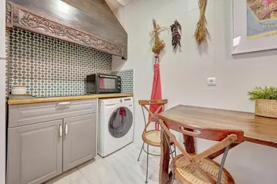 Una cocina o zona de cocina en Heart of Pamplona Apartments II by clabao