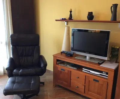 Una televisión o centro de entretenimiento en Balcón De Garbisón