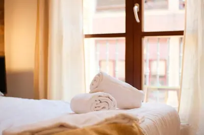 Cama o camas de una habitación en Suite Somontano | 1 Dormitorio | 4 Pax | Balcón