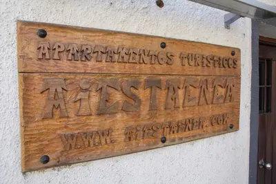 Certificado, premio, señal o documento que está expuesto en Aiestaenea Apartamentos Rurales