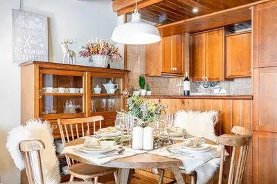 Una cocina o zona de cocina en Roca Blanca - Pleta de Nheu by Totiaran