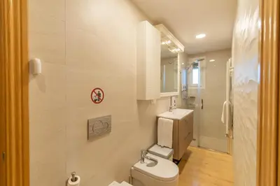Un baño de Espectacular casa rural con piscina y barbacoa