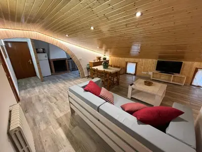 Una televisión o centro de entretenimiento en Castelserás apartamento rural