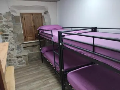 Cama o camas de una habitación en L'alberg la rectoria de la Torra