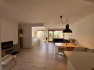 Una televisión o centro de entretenimiento en Las casitas de mache - IXEIA