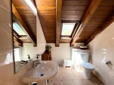Un baño de Apartaments Casa Sastressa - L'Amfitriona