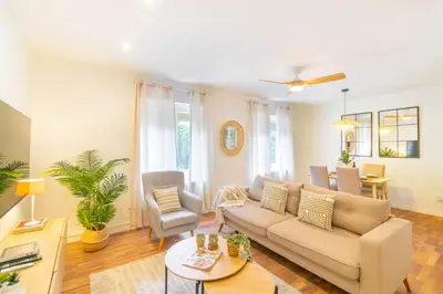 Zona de estar de Amplio apartamento a 5 min del centro de Pamplona