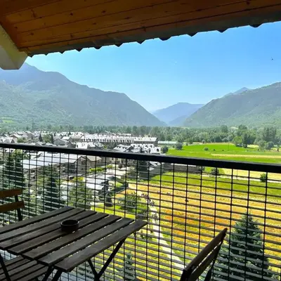 Apartament amb balcó i unes vistes úniques del Pirineu by RURAL D'ÀNEU