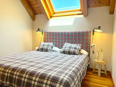 Cama o camas de una habitación en Apartament rústic amb encant i balcó by RURAL D'ÀNEU