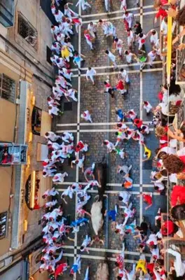 Clientes alojados en Experience the running of the bulls from your balcony