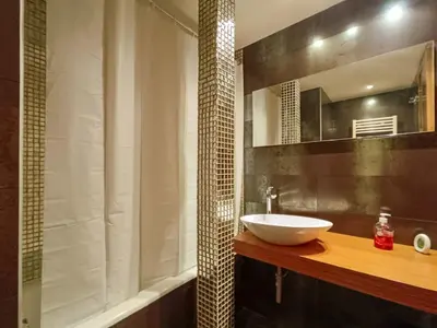 Un baño de InmoCyma Benasque El Refugio de Maladeta