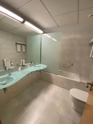 Un baño de U Hotel Villa-Gomá
