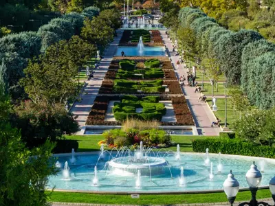 Jardín al aire libre en Apartamentos Zaragoza Suites El Pilar 3000