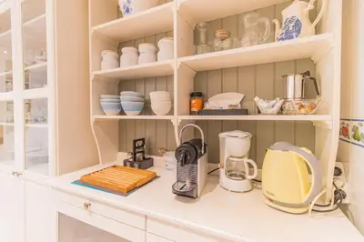 Una cocina o zona de cocina en Relax Above the City-Terrace, Views & Comfort