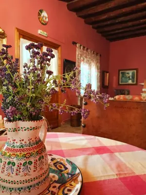 Un restaurante o sitio para comer en Casa rural de la Abuela
