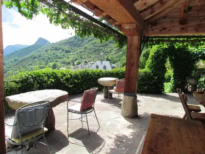 Vista general de una montaña o vista desde the country house