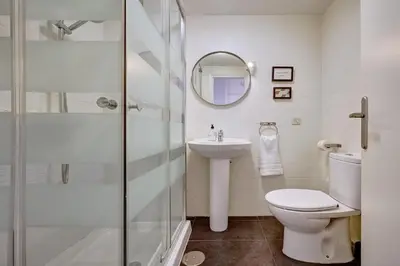 Un baño de Camino Pamplona 5 by Clabao