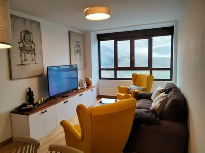 Una televisión o centro de entretenimiento en Ibón de Sarrato