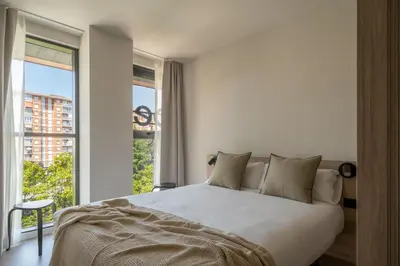 Cama o camas de una habitación en Líbere Pamplona Universidad
