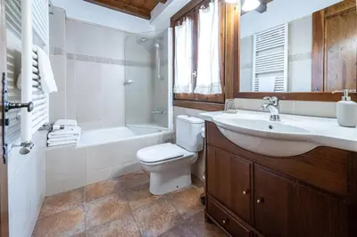 Un baño de Pichuana - dúplex 4 dormitorios 4 baños