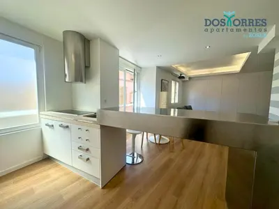 Una cocina o zona de cocina en Suite Dos Torres Édoras con jacuzzi privado y parking gratuito en el centro
