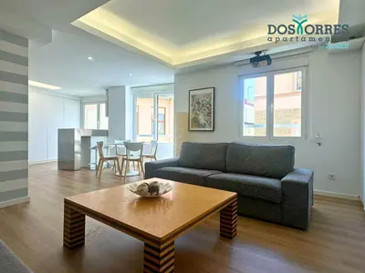 Zona de estar de Suite Dos Torres Édoras con jacuzzi privado y parking gratuito en el centro
