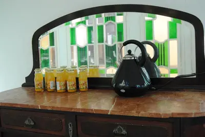 Utensilios para hacer té y café en Cal Comabella