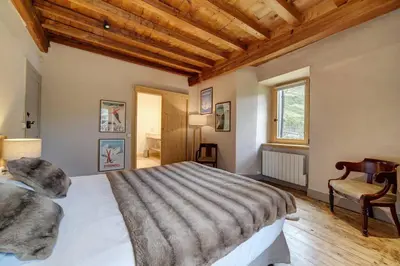 Cama o camas de una habitación en Casa Montlude - Elegancia rústica y confort moderno en el corazón del Valle de Arán by Eth Flòc