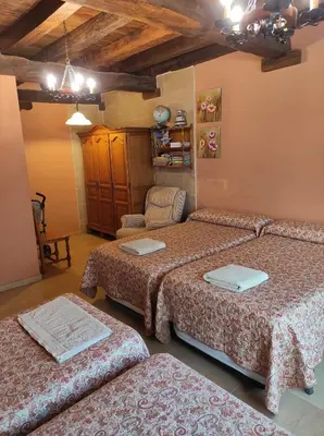 Cama o camas de una habitación en Sagardikoetxea HABITACIONES CON BAÑO EN CASA RURAL