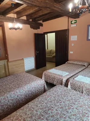 Cama o camas de una habitación en Sagardikoetxea HABITACIONES CON BAÑO EN CASA RURAL