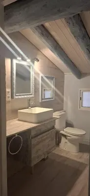 Un baño de Cal Ton de la Rosa de Castelldans