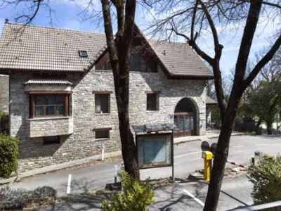 Edificio en el que se encuentra el camping