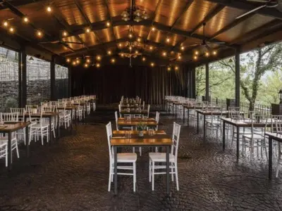 Un restaurante o sitio para comer en Bungalow 35m² - Terrasse - Accès Handicapé - API-1-52-716