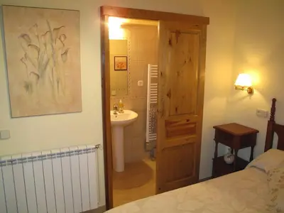 Un baño de Apartamento con jardin en Gessa