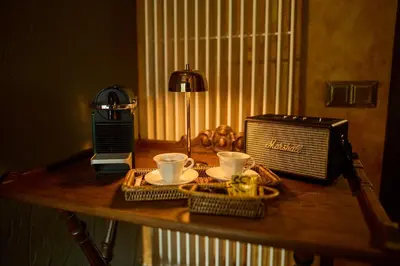 Utensilios para hacer té y café en Hotel Valle de Pineta - Las Suites