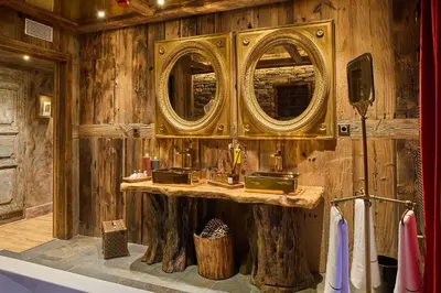 Un baño de Hotel Valle de Pineta - Las Suites