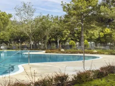 Piscina en o cerca de Mobil home avec Terrasse dans les Pyrénées, 2 Chambres, Cuisine équipée - API-1-52-525